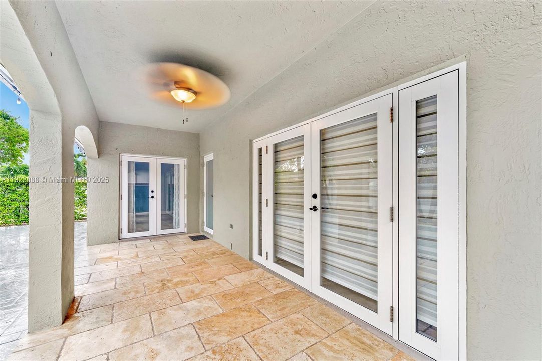 Под контрактом: $875,000 (3 спален, 3 ванн, 2574 Квадратных фут)