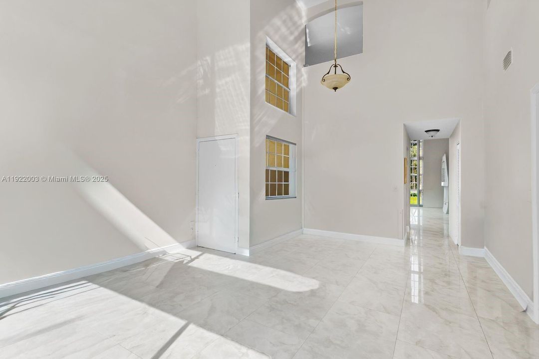 For Sale: $579,000 (3 beds, 2 baths, 1518 Square Feet)