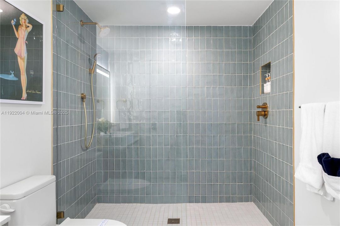 En Venta: $979,000 (2 camas, 2 baños, 977 Pies cuadrados)