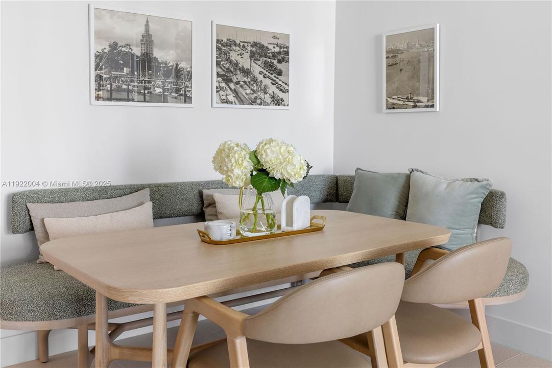 En Venta: $979,000 (2 camas, 2 baños, 977 Pies cuadrados)