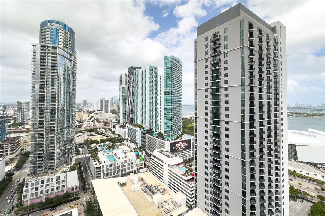 En Venta: $979,000 (2 camas, 2 baños, 977 Pies cuadrados)