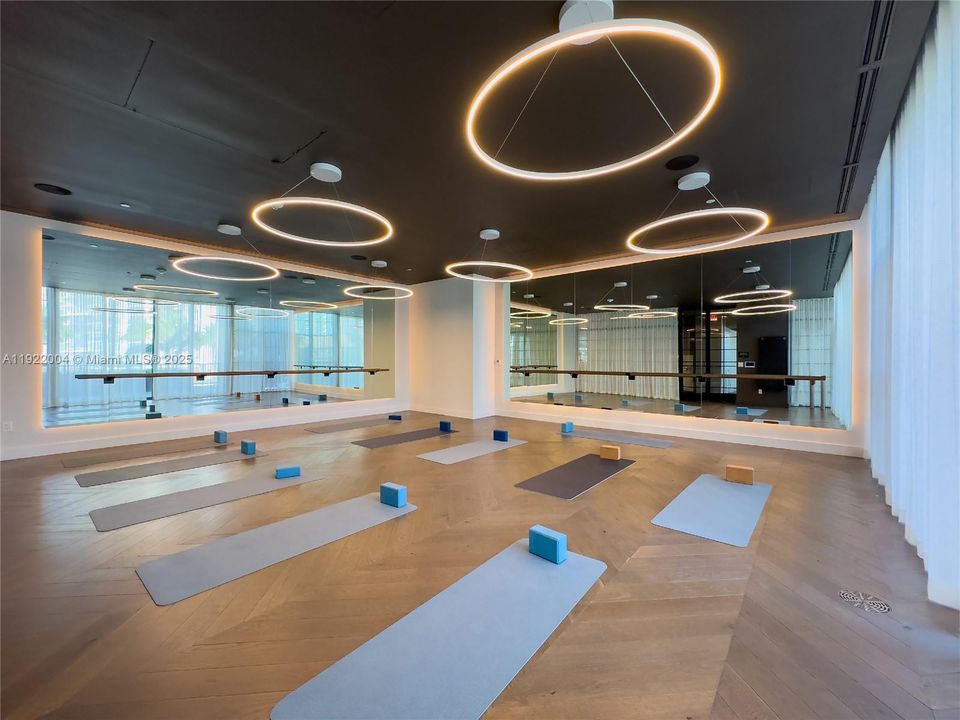 En Venta: $979,000 (2 camas, 2 baños, 977 Pies cuadrados)