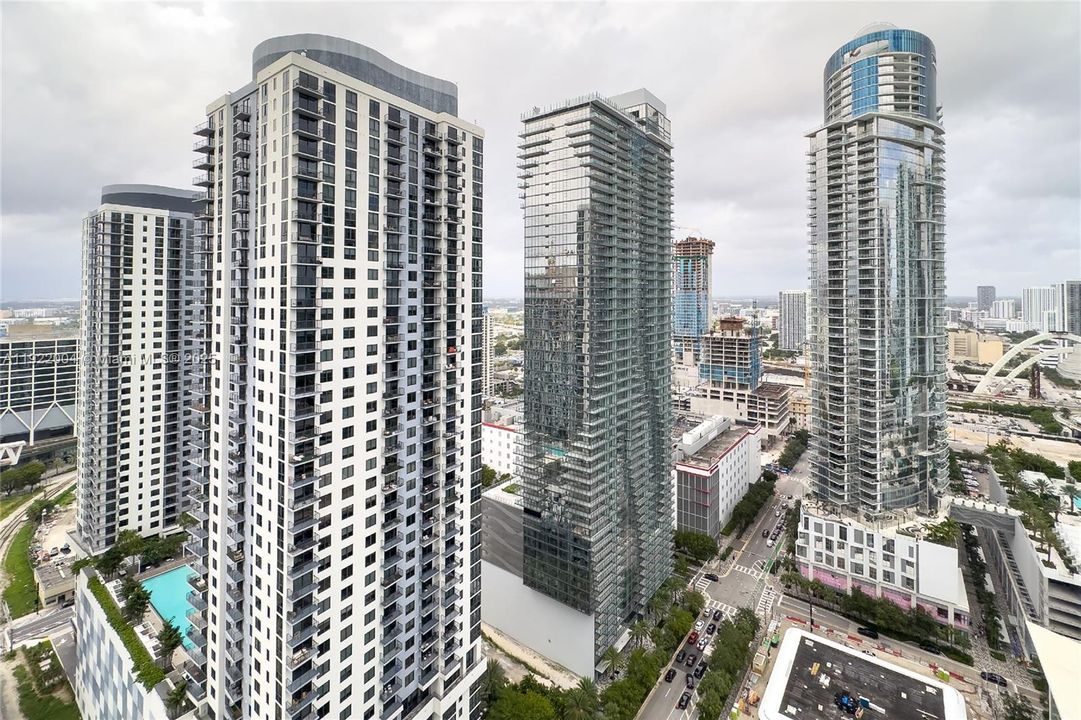 En Venta: $979,000 (2 camas, 2 baños, 977 Pies cuadrados)