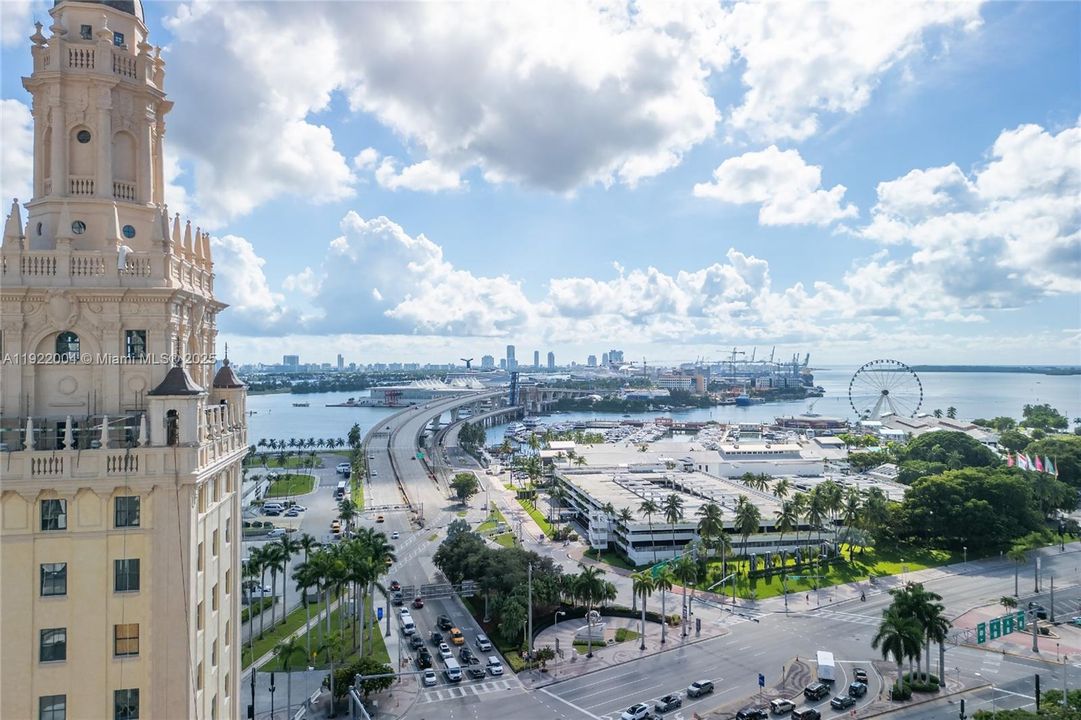 En Venta: $979,000 (2 camas, 2 baños, 977 Pies cuadrados)