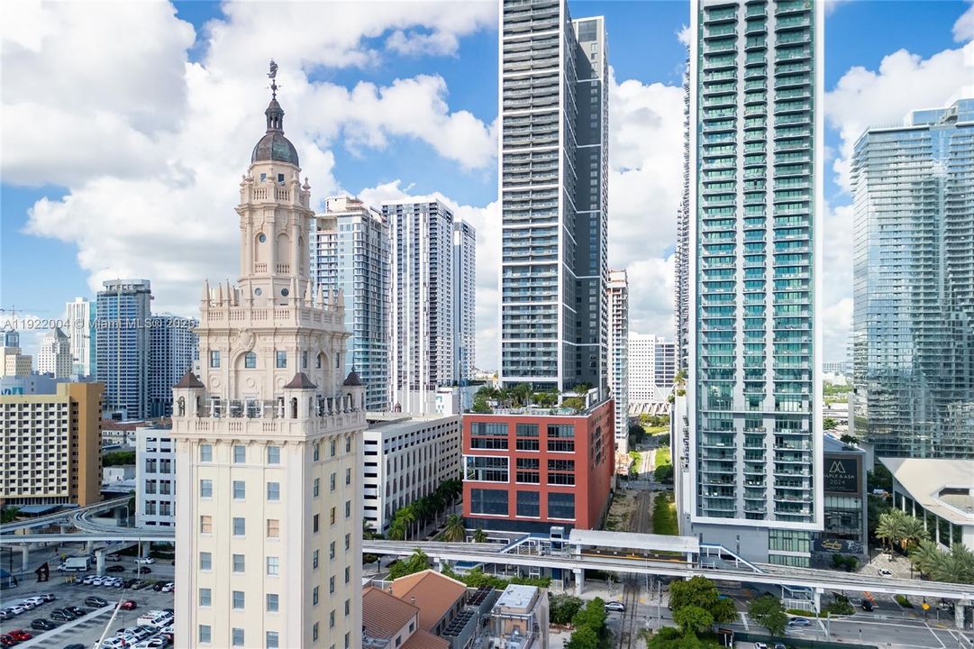 En Venta: $979,000 (2 camas, 2 baños, 977 Pies cuadrados)