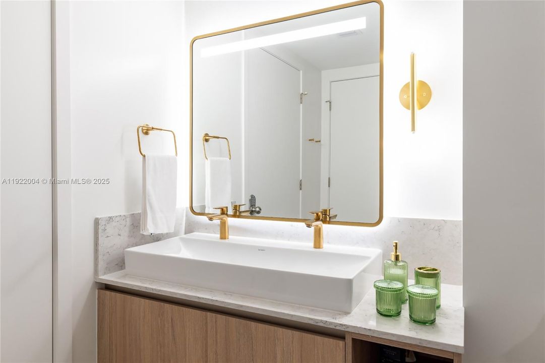 En Venta: $979,000 (2 camas, 2 baños, 977 Pies cuadrados)