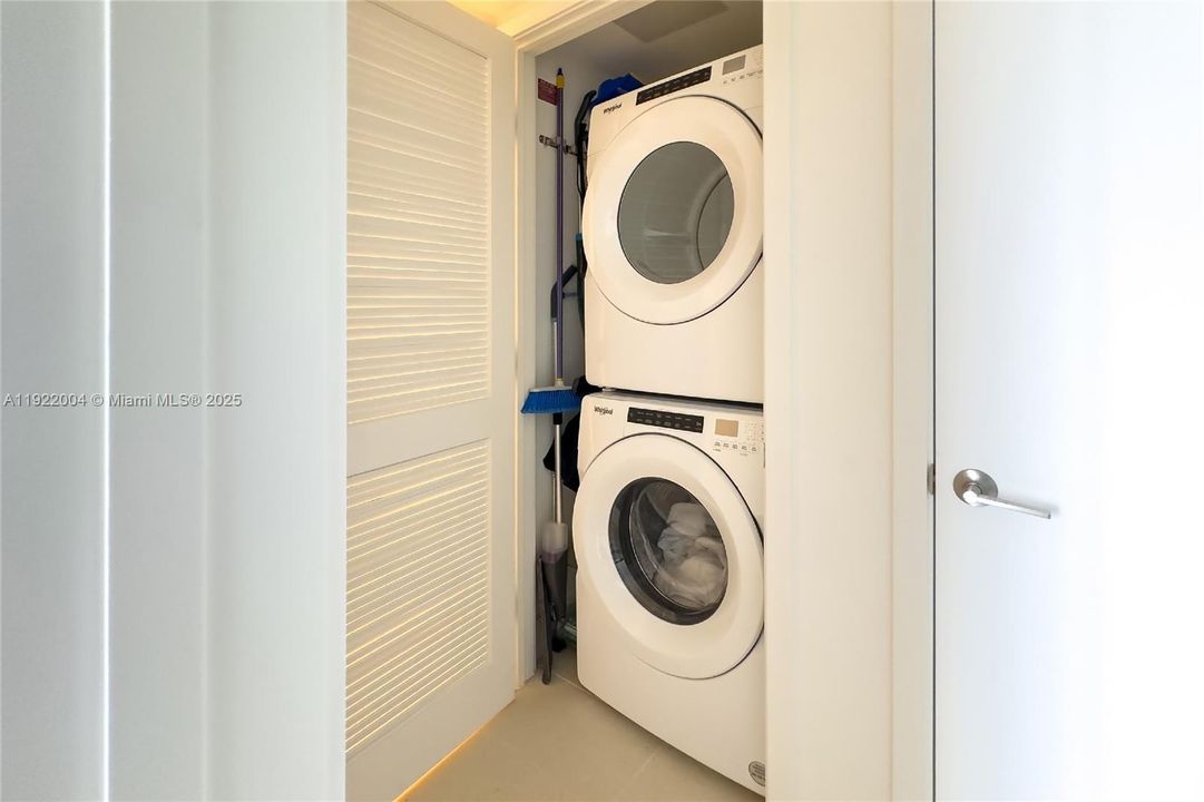 En Venta: $979,000 (2 camas, 2 baños, 977 Pies cuadrados)