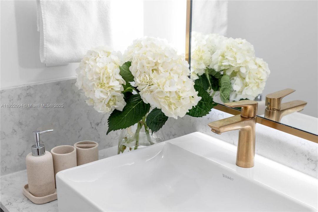 En Venta: $979,000 (2 camas, 2 baños, 977 Pies cuadrados)