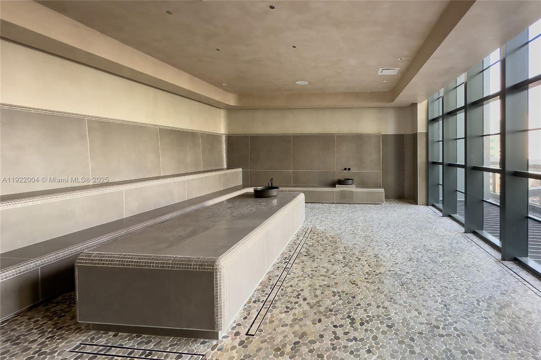 En Venta: $979,000 (2 camas, 2 baños, 977 Pies cuadrados)