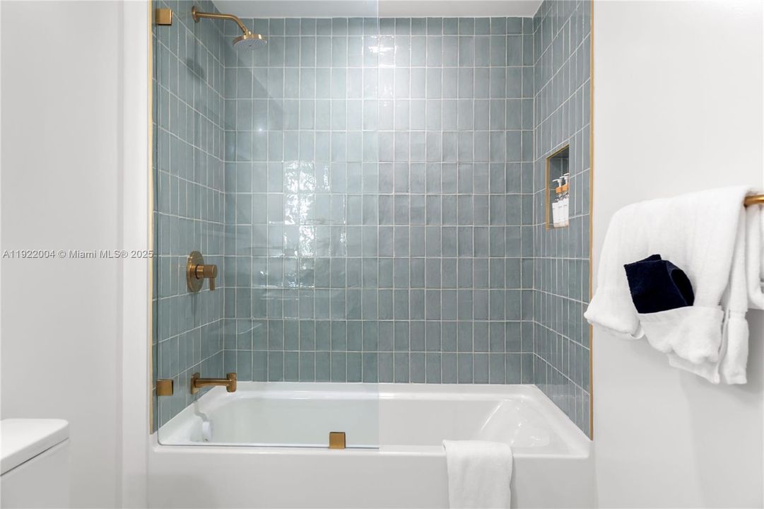 En Venta: $979,000 (2 camas, 2 baños, 977 Pies cuadrados)