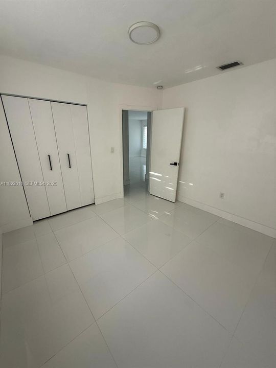 На продажу: $399,000 (2 спален, 1 ванн, 1120 Квадратных фут)