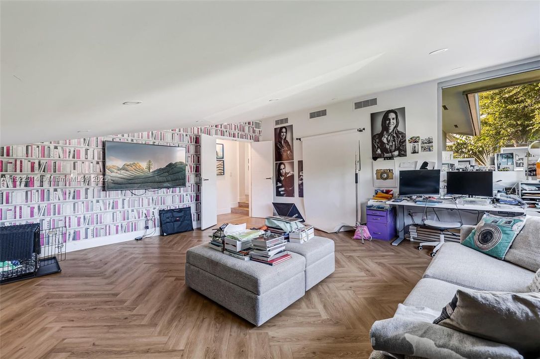 For Rent: $20,450 (4 beds, 4 baths, 3485 Square Feet)