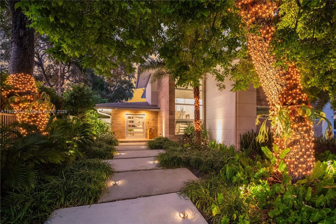 For Rent: $20,450 (4 beds, 4 baths, 3485 Square Feet)