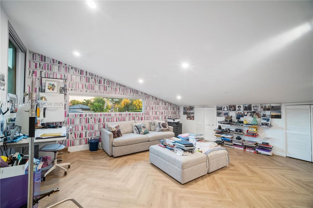 For Rent: $20,450 (4 beds, 4 baths, 3485 Square Feet)