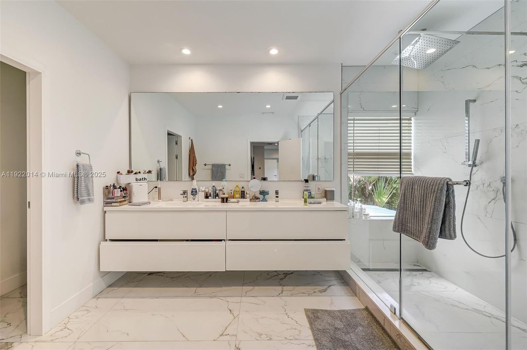 For Rent: $20,450 (4 beds, 4 baths, 3485 Square Feet)