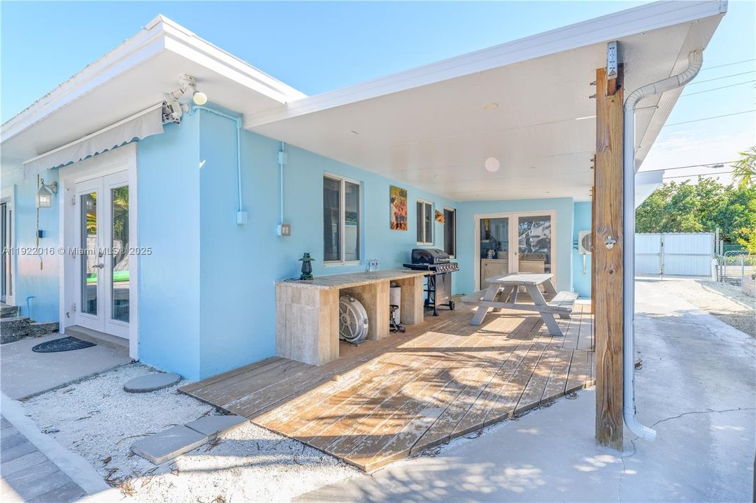 For Sale: $1,450,000 (4 beds, 3 baths, 1744 Square Feet)