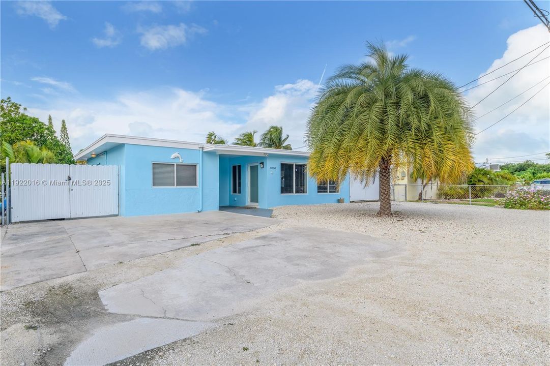 For Sale: $1,450,000 (4 beds, 3 baths, 1744 Square Feet)