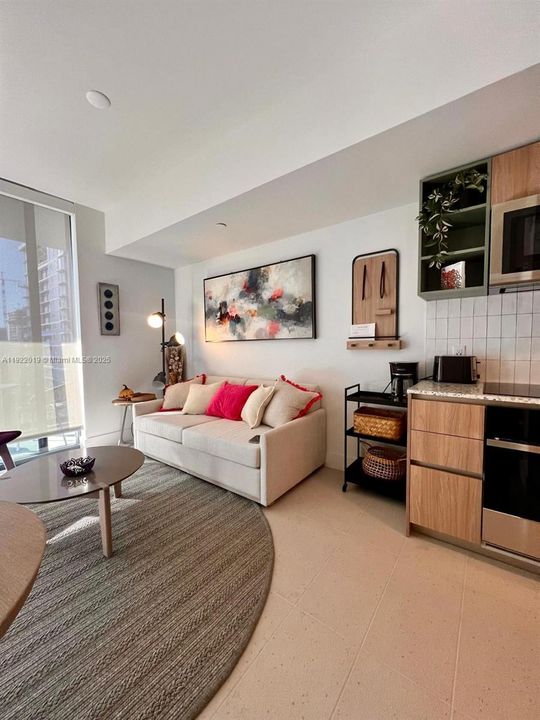 For Sale: $598,000 (1 beds, 1 baths, 653 Square Feet)