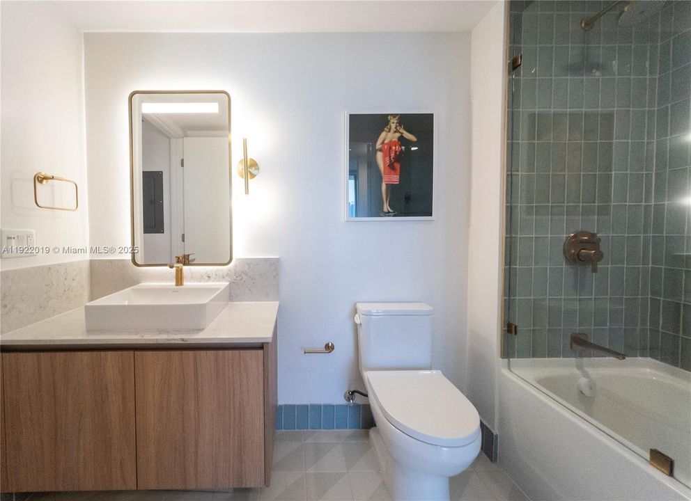 For Sale: $598,000 (1 beds, 1 baths, 653 Square Feet)