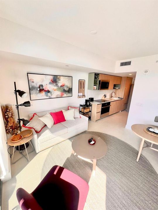 For Sale: $598,000 (1 beds, 1 baths, 653 Square Feet)