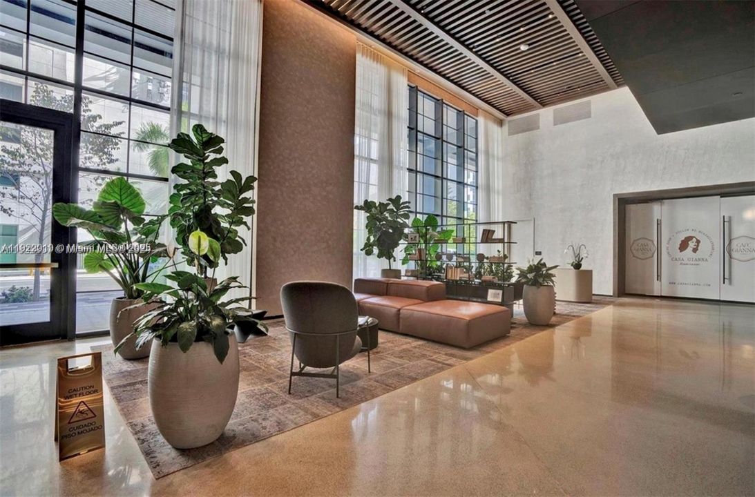 For Sale: $598,000 (1 beds, 1 baths, 653 Square Feet)