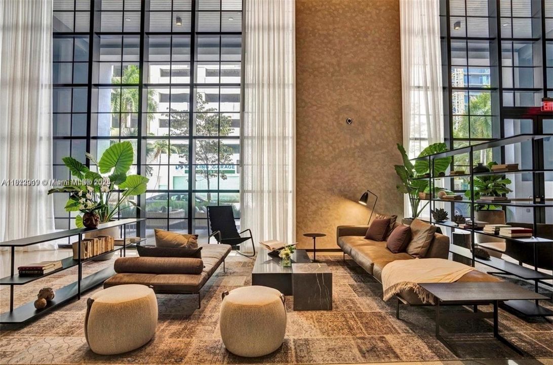 For Sale: $598,000 (1 beds, 1 baths, 653 Square Feet)