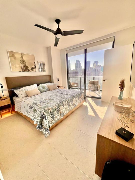 For Sale: $598,000 (1 beds, 1 baths, 653 Square Feet)