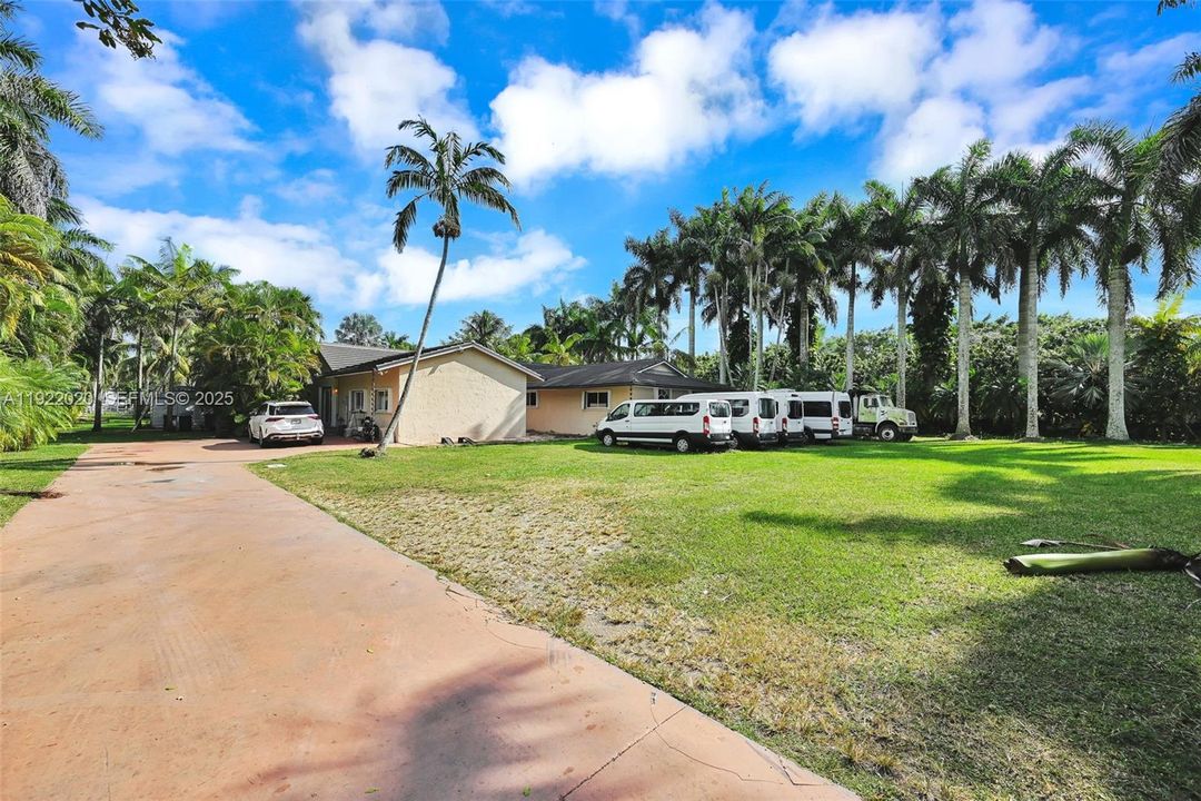 For Sale: $1,450,000 (5 beds, 4 baths, 3494 Square Feet)