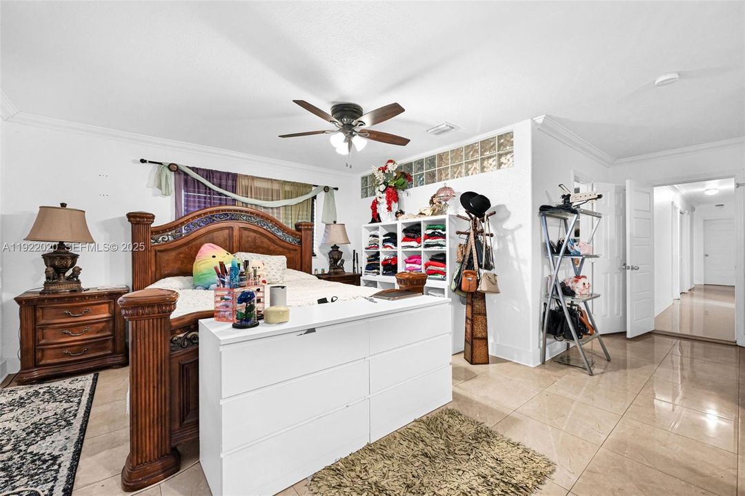 For Sale: $1,450,000 (5 beds, 4 baths, 3494 Square Feet)