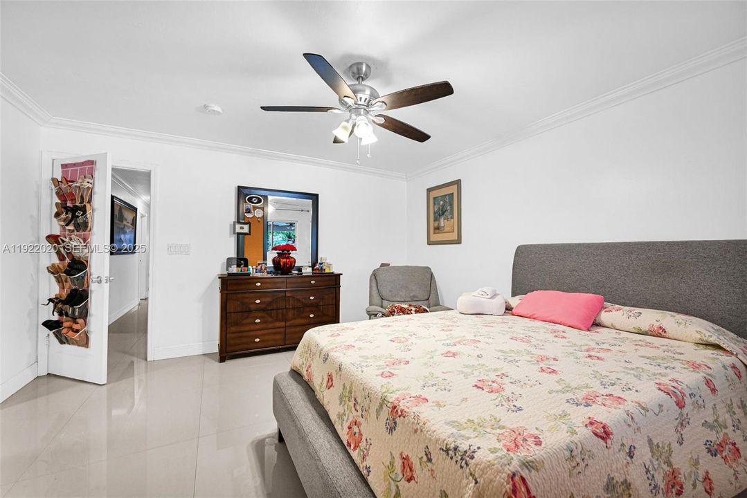 For Sale: $1,450,000 (5 beds, 4 baths, 3494 Square Feet)