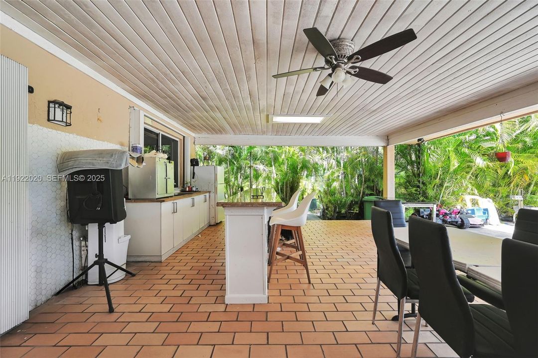 For Sale: $1,450,000 (5 beds, 4 baths, 3494 Square Feet)