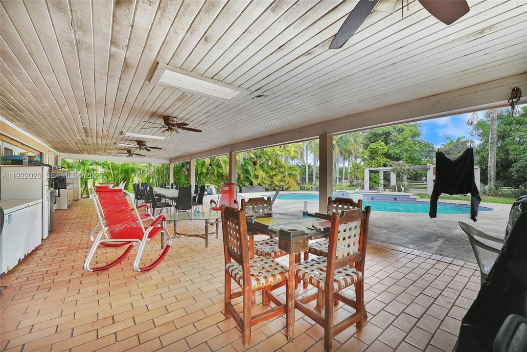 For Sale: $1,450,000 (5 beds, 4 baths, 3494 Square Feet)