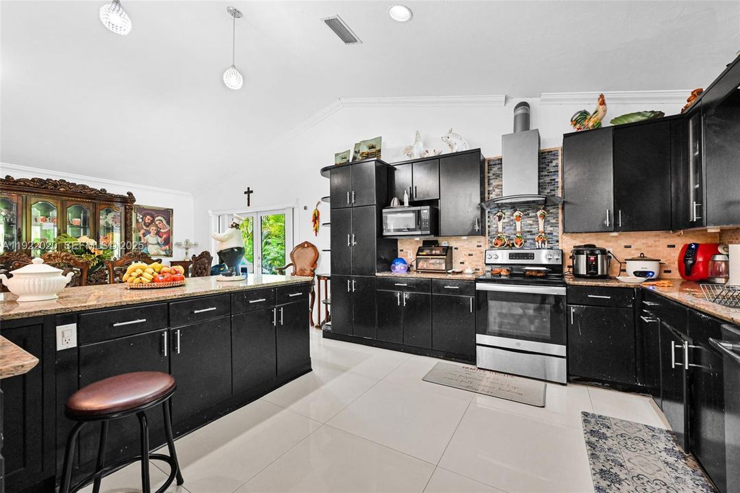 For Sale: $1,450,000 (5 beds, 4 baths, 3494 Square Feet)