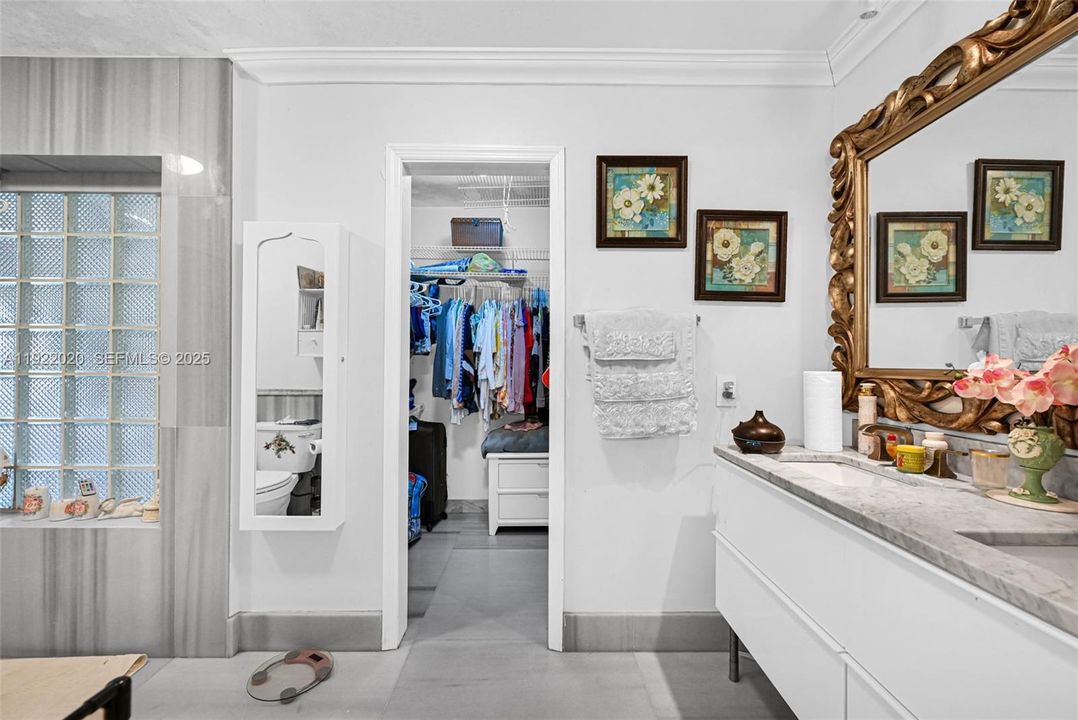 For Sale: $1,450,000 (5 beds, 4 baths, 3494 Square Feet)