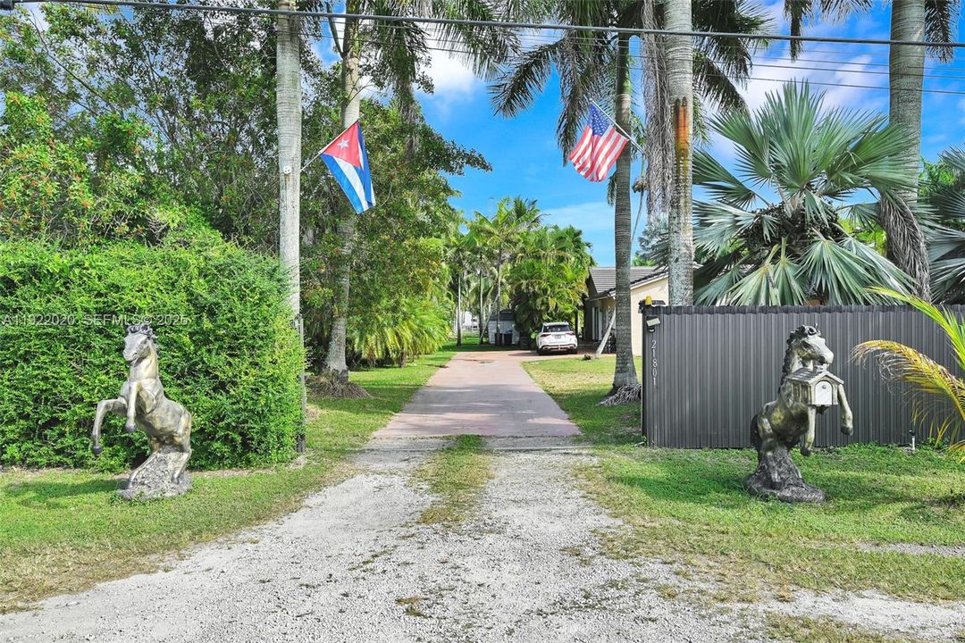 For Sale: $1,450,000 (5 beds, 4 baths, 3494 Square Feet)