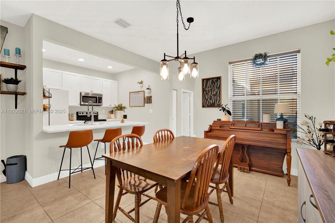 待售: $520,000 (3 贝兹, 3 浴室, 1826 平方英尺)