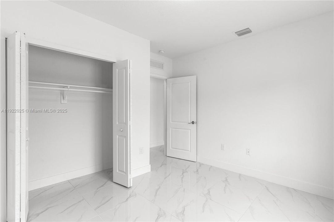 For Rent: $3,500 (3 beds, 2 baths, 1040 Square Feet)