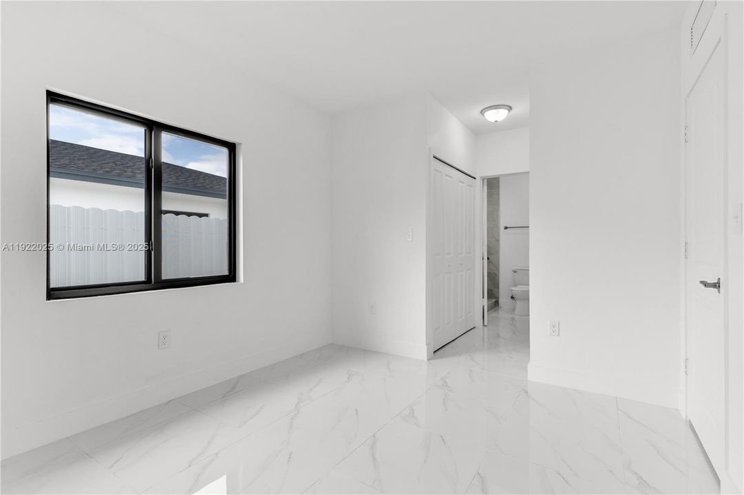 For Rent: $3,500 (3 beds, 2 baths, 1040 Square Feet)