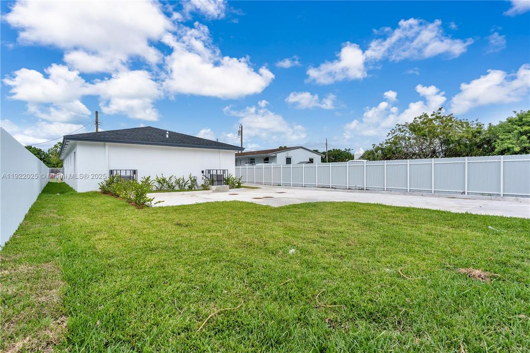 For Rent: $3,500 (3 beds, 2 baths, 1040 Square Feet)