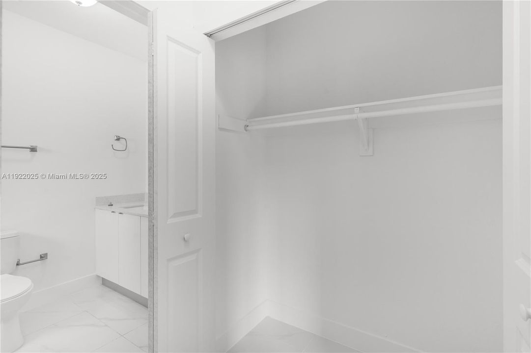 For Rent: $3,500 (3 beds, 2 baths, 1040 Square Feet)