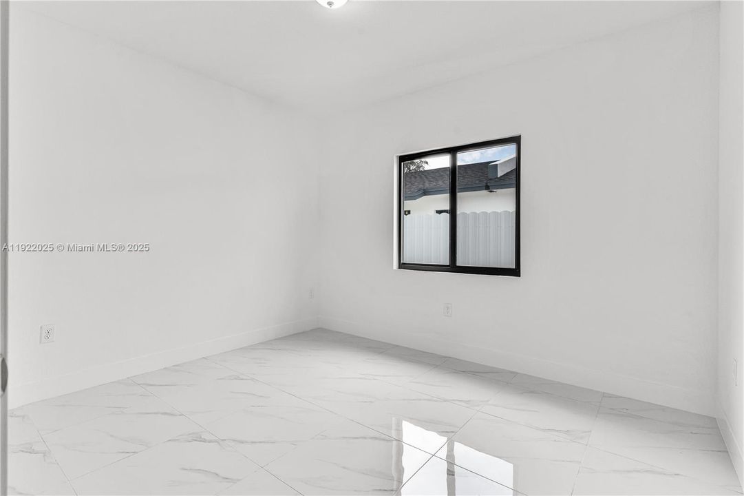 For Rent: $3,500 (3 beds, 2 baths, 1040 Square Feet)