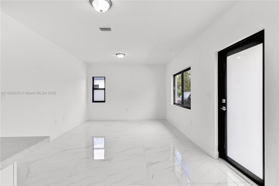 For Rent: $3,500 (3 beds, 2 baths, 1040 Square Feet)