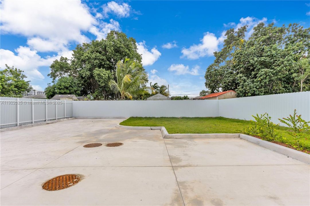 For Rent: $3,500 (3 beds, 2 baths, 1040 Square Feet)