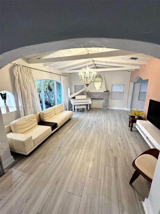 For Rent: $20,000 (4 beds, 3 baths, 2723 Square Feet)