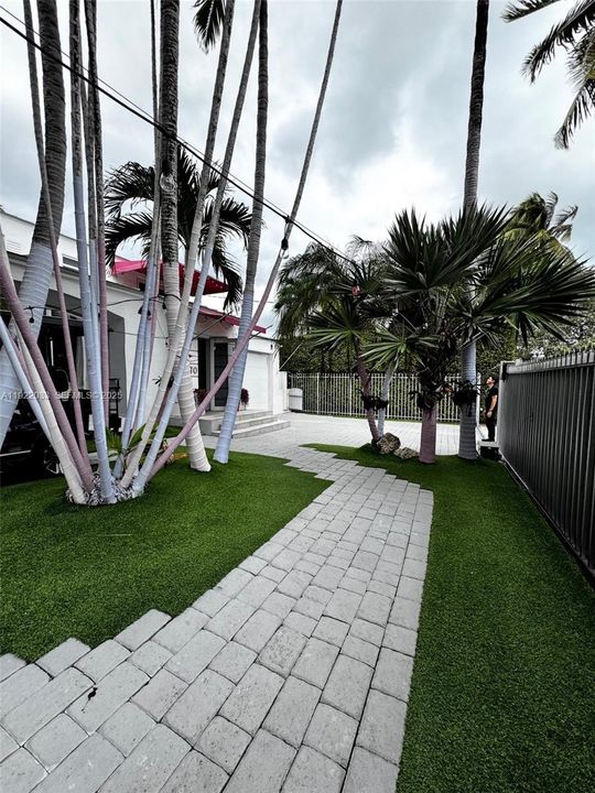 For Rent: $20,000 (4 beds, 3 baths, 2723 Square Feet)