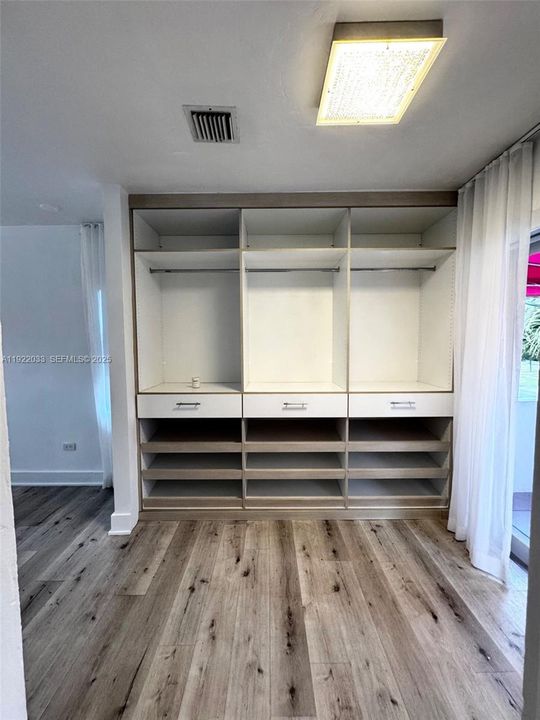 For Rent: $20,000 (4 beds, 3 baths, 2723 Square Feet)