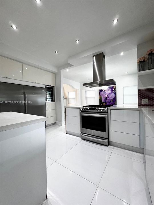 For Rent: $20,000 (4 beds, 3 baths, 2723 Square Feet)