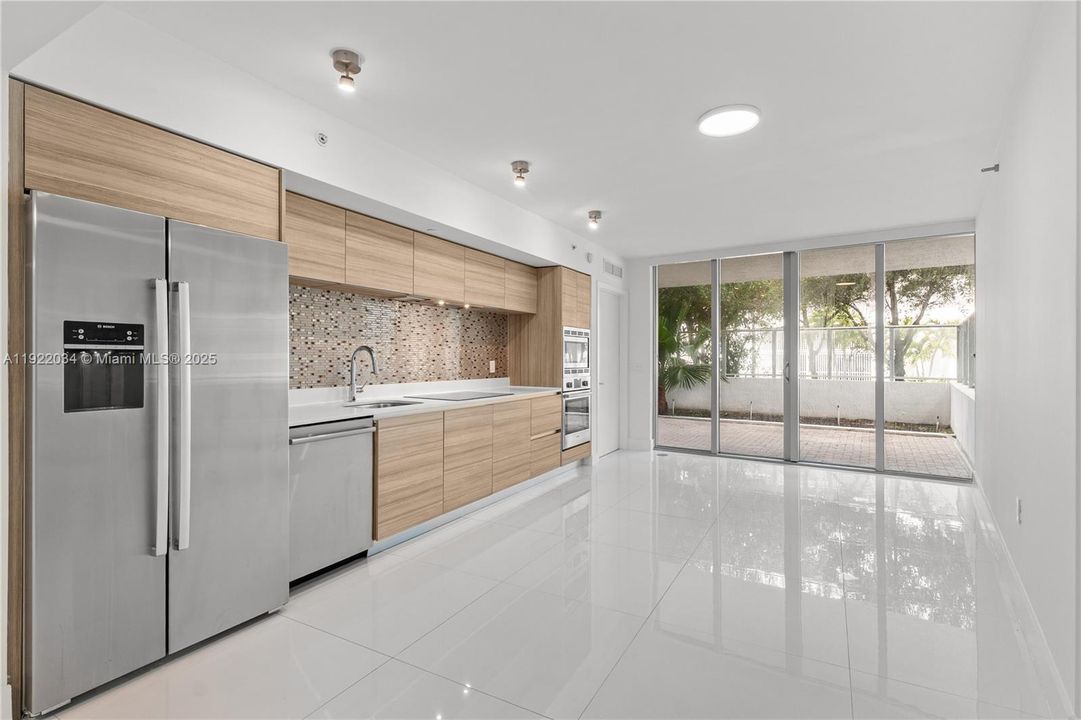 待售: $600,000 (2 贝兹, 2 浴室, 958 平方英尺)