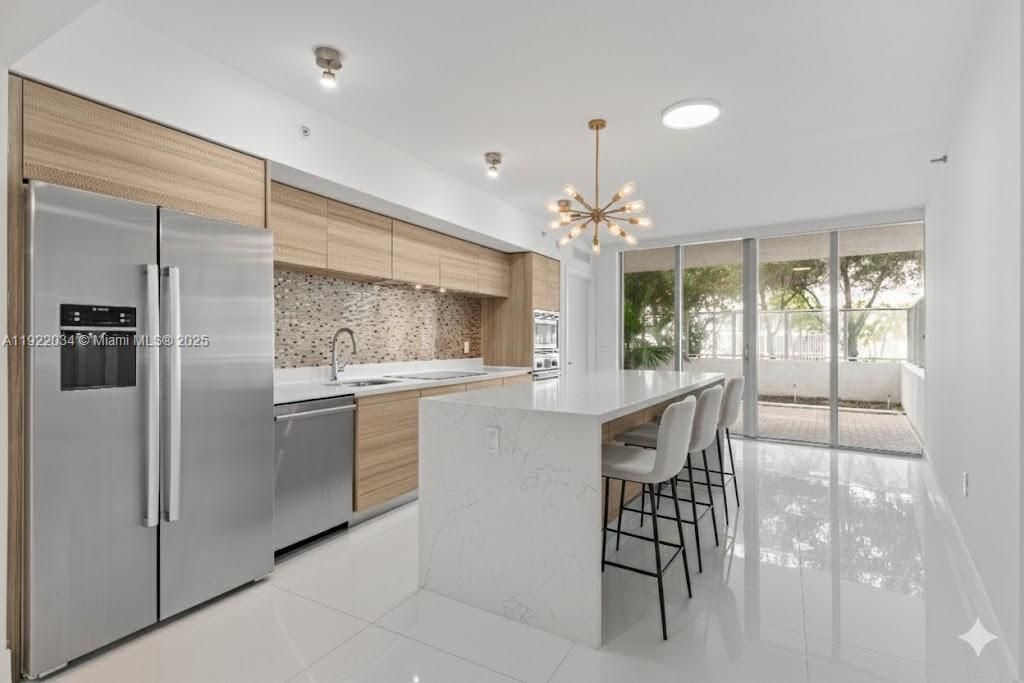 待售: $600,000 (2 贝兹, 2 浴室, 958 平方英尺)