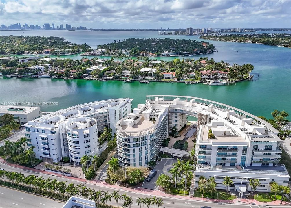 待售: $600,000 (2 贝兹, 2 浴室, 958 平方英尺)